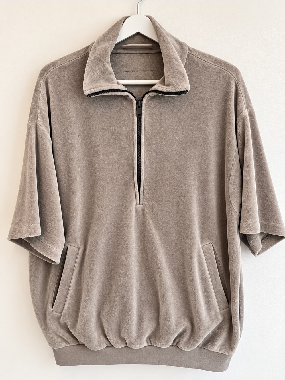 Fear of God Essentials Velour Half-Zip Short Sleeve Pullover – XS – Taupe